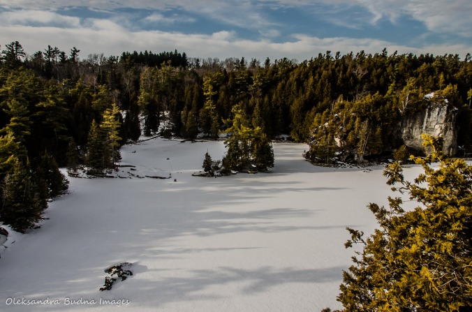 view from teh lookout at Rockwood Conservation Area in the winter
