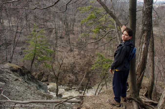 hiking at Devil's Punchbowl conservation area