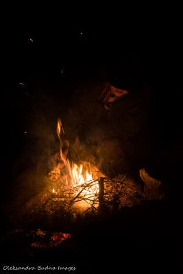 makign bannock over the fire