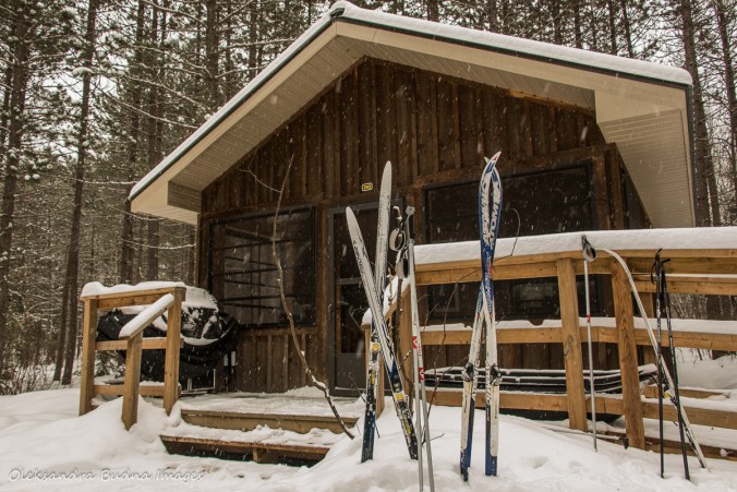 cabin in Arrowhead provincial park in the winter