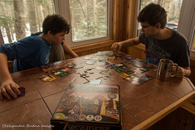playing 7 wonders in a cabin at Parc national du Mont-Mégantic