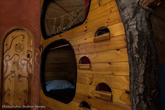 bunk beds in the Hobbit House at Les Toits du Monde
